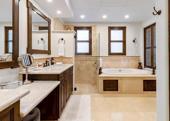 3bd Golf Front Club And Hot Tub In Plc Apartment